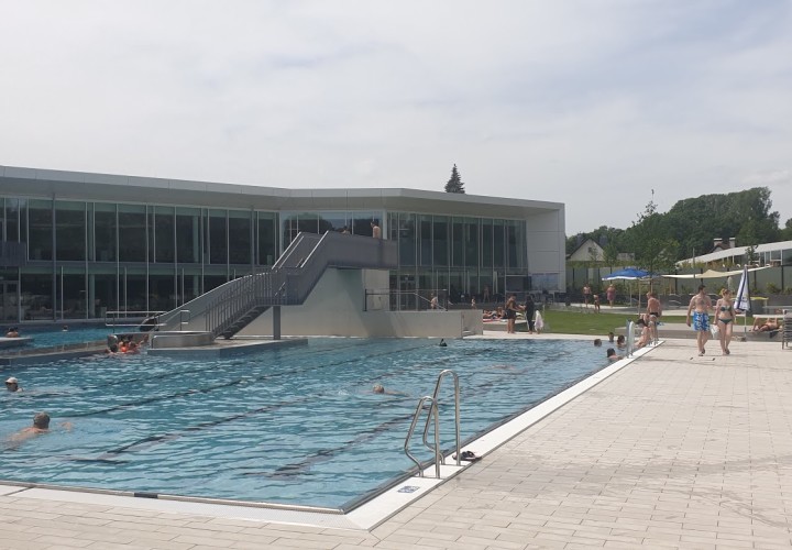 fresch - Freisinger Erlebnis Schwimmbad (Hallenbad Freibad Sauna) – Lerchenfeld Bild