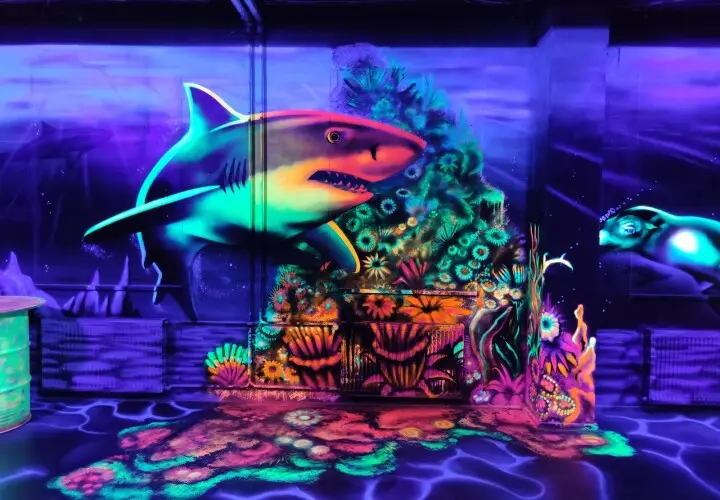 3D Funhouse Schwarzlicht Minigolf