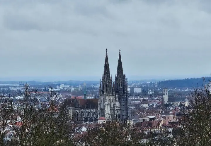 Kleiner Aussichtspunkt mit Bank