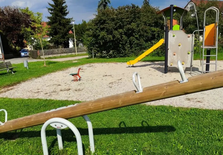 Kinder Spielplatz Loch