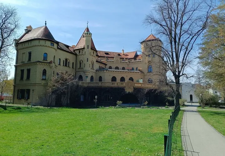 Hessing Burg mit Gartensaal