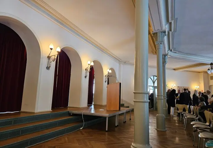 Hessing Burg mit Gartensaal