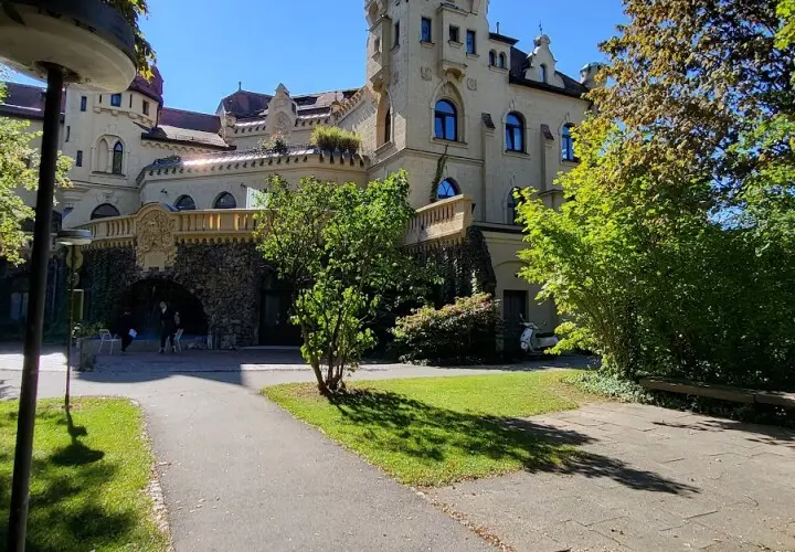 Hessing Burg mit Gartensaal