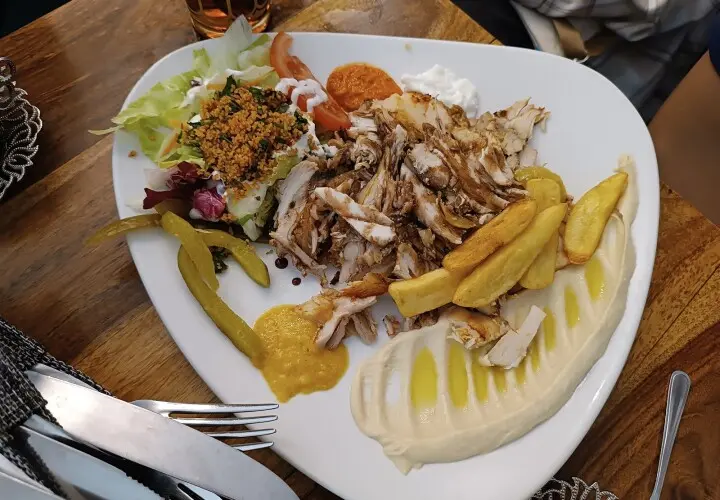 Restaurant Shushu Falafel