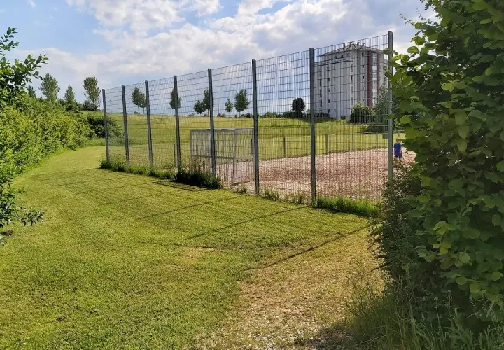 Bolzplatz am Bahndamm