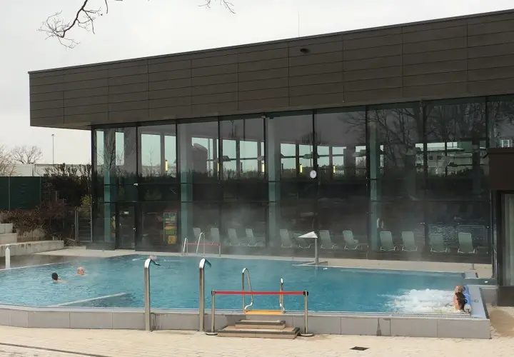 AquariUSH - Familien-Thermalbad & Sauna Oase