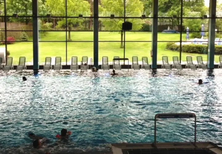 AquariUSH - Familien-Thermalbad & Sauna Oase