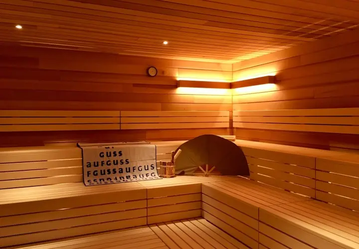 AquariUSH - Familien-Thermalbad & Sauna Oase