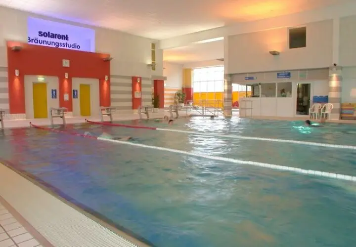 Schwimmhalle Ernst-Thälmann-Park - Berliner Bäder