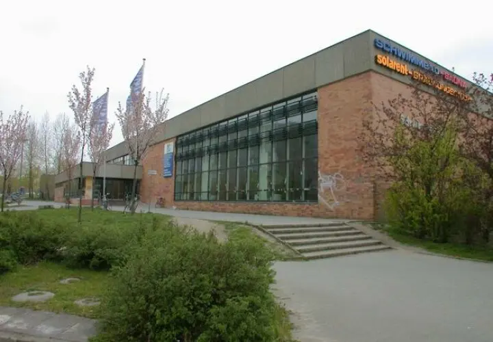 Schwimmhalle Ernst-Thälmann-Park - Berliner Bäder