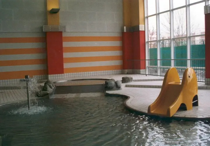 Schwimmhalle Ernst-Thälmann-Park - Berliner Bäder