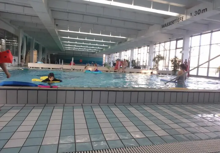 Schwimmhalle Anton-Saefkow-Platz - Berliner Bäder