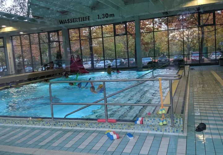 Schwimmhalle Anton-Saefkow-Platz - Berliner Bäder