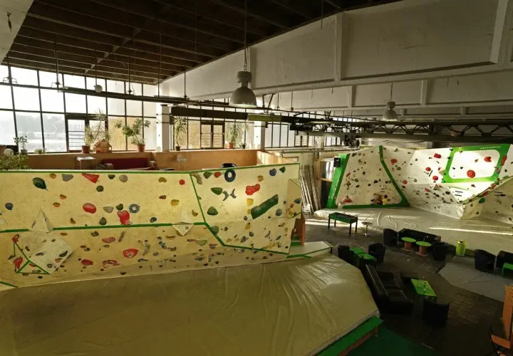 Ostbloc Boulderhalle