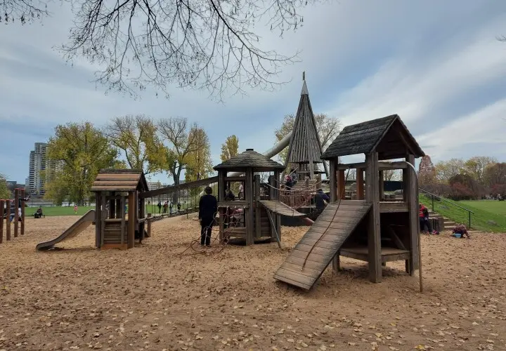 Spielplatz im Rheinpark