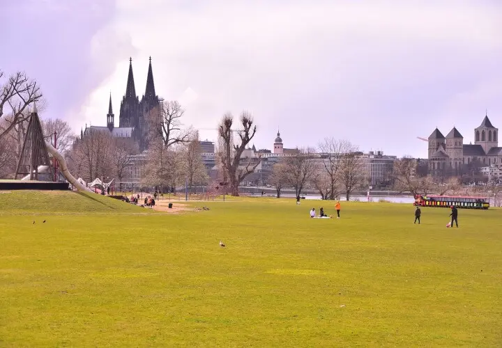 Spielplatz im Rheinpark