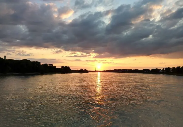 Spielplatz am Rhein