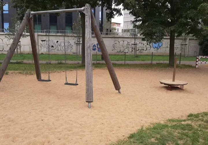 Spielplatz am Rhein