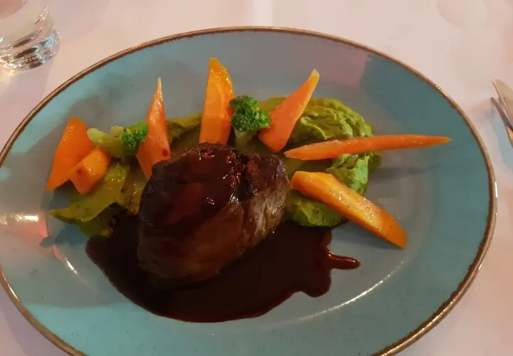 META Restaurant Köln-Poll