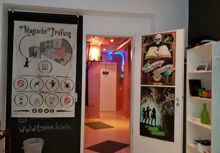 Team X - Zeitreisen, Quantenmagie und Abenteuer - Live Escape Room Köln
