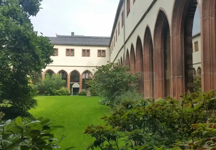 Institut für Stadtgeschichte im Karmeliterkloster