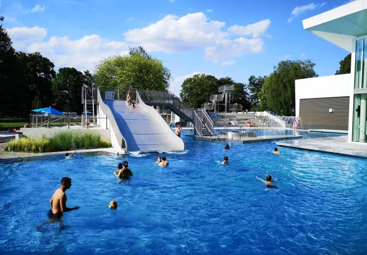 fresch - Freisinger Erlebnis Schwimmbad (Hallenbad Freibad Sauna)