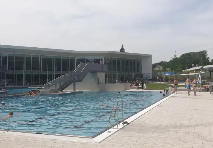 fresch - Freisinger Erlebnis Schwimmbad (Hallenbad Freibad Sauna)