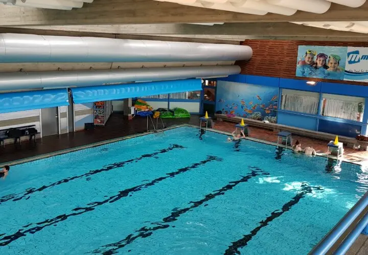 Mainlandbad Höchberg Schwimmbad, Mainlandhalle