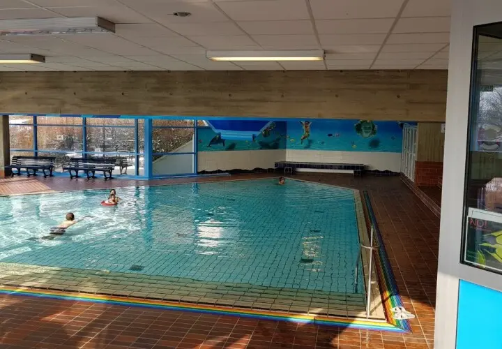 Mainlandbad Höchberg Schwimmbad, Mainlandhalle