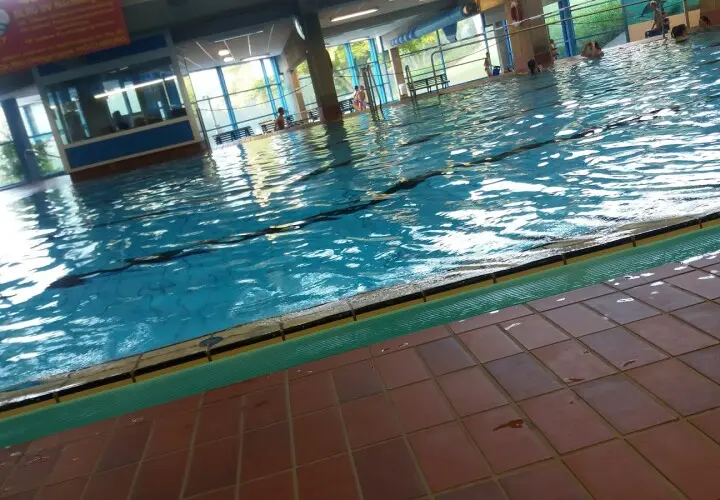 Mainlandbad Höchberg Schwimmbad, Mainlandhalle