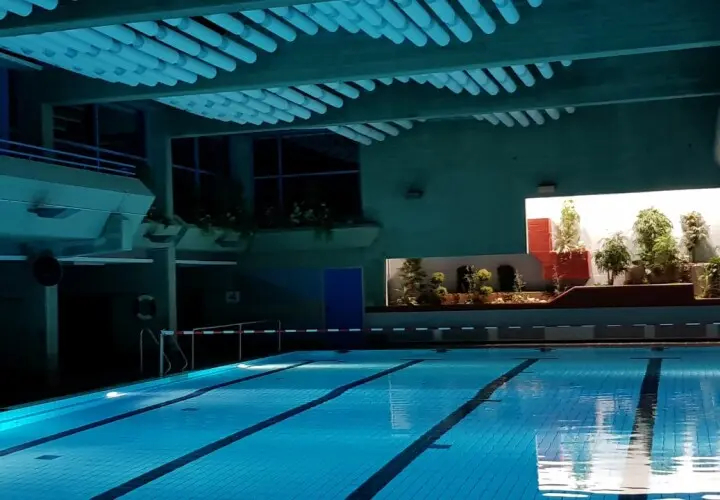 Mainlandbad Höchberg Schwimmbad, Mainlandhalle