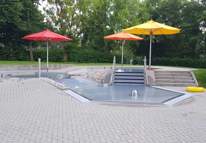 Mainlandbad Höchberg Schwimmbad, Mainlandhalle