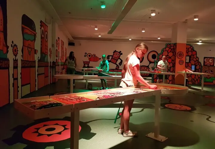 Schwarzlichtfabrik 3D Minigolf Würzburg