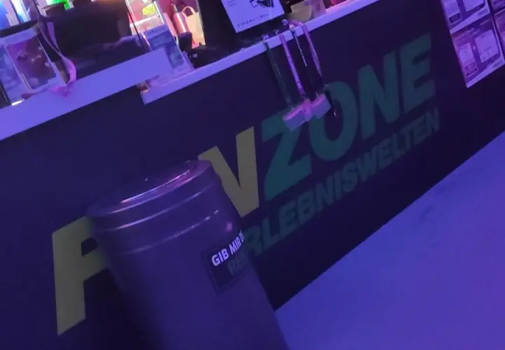 GlowZone Schwarzlicht Minigolf Augsburg