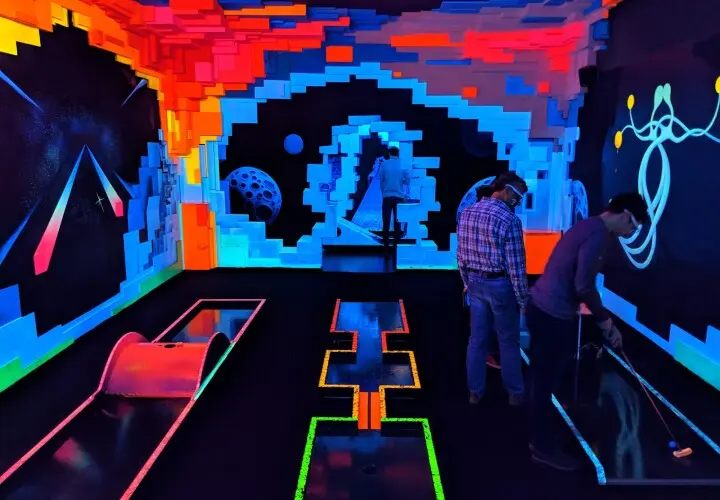 Schwarzlichtfabrik 3D Minigolf Nürnberg