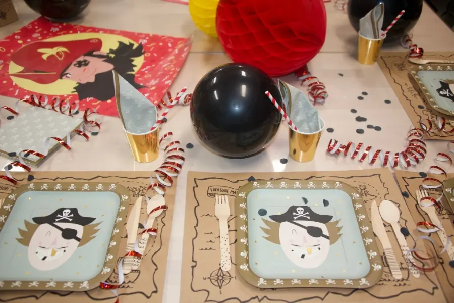FamiZeit Testet: Kindergeburtstag Deko Set Piraten von Hooray Box